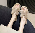 HÈR FLUFFY BEIGE SANDALEN